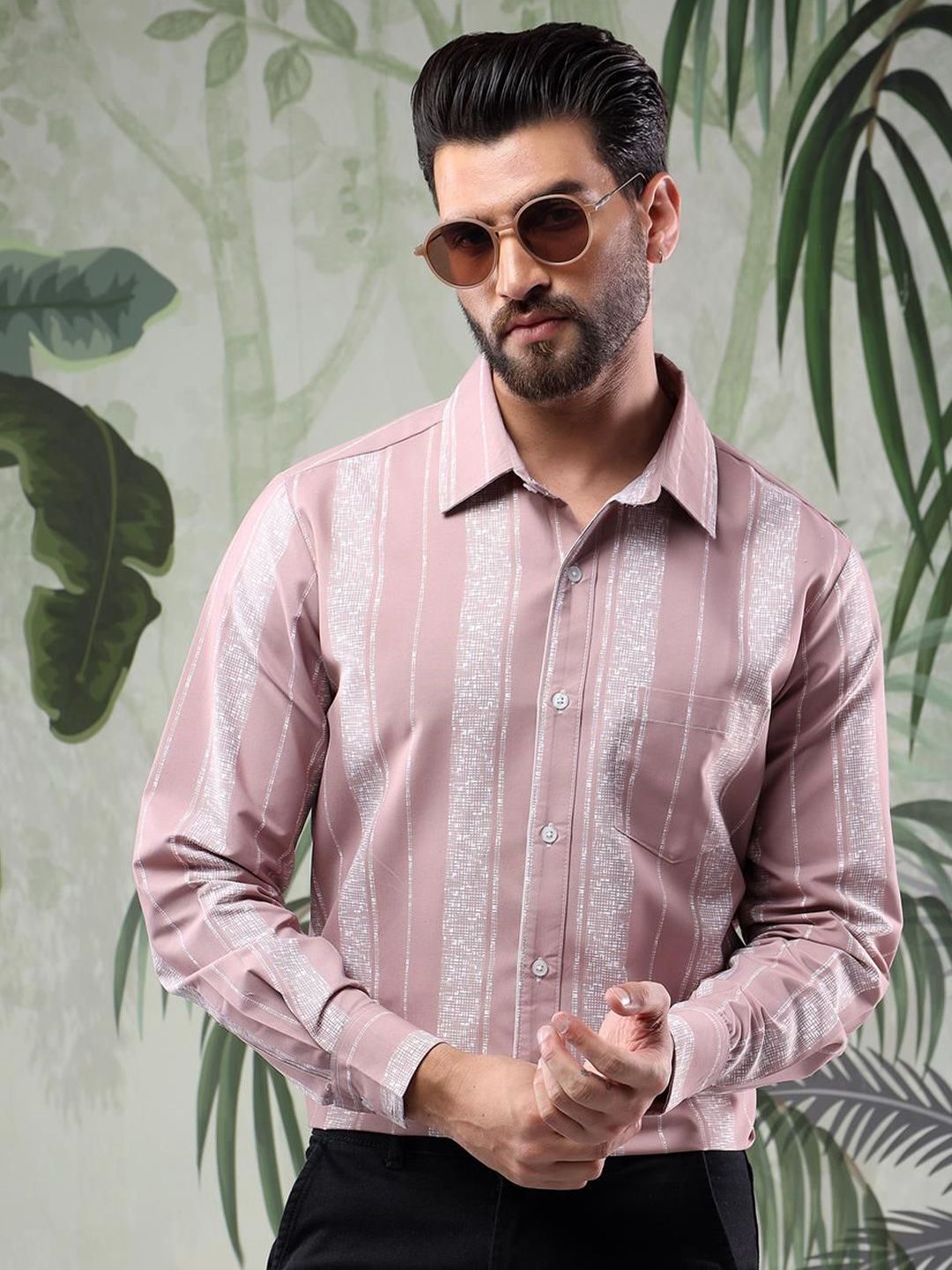 Kotty Men Spread Collar Vertical Striped Casual Shirt