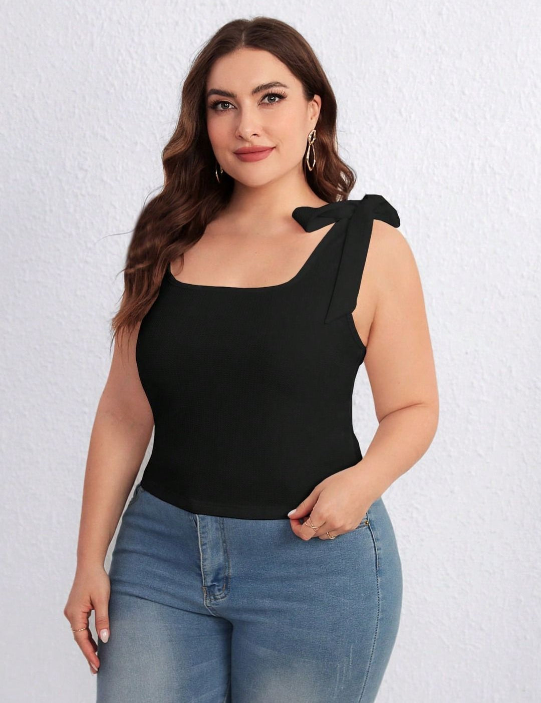 KOTTY Women Solid Scoop Neck Crop Top