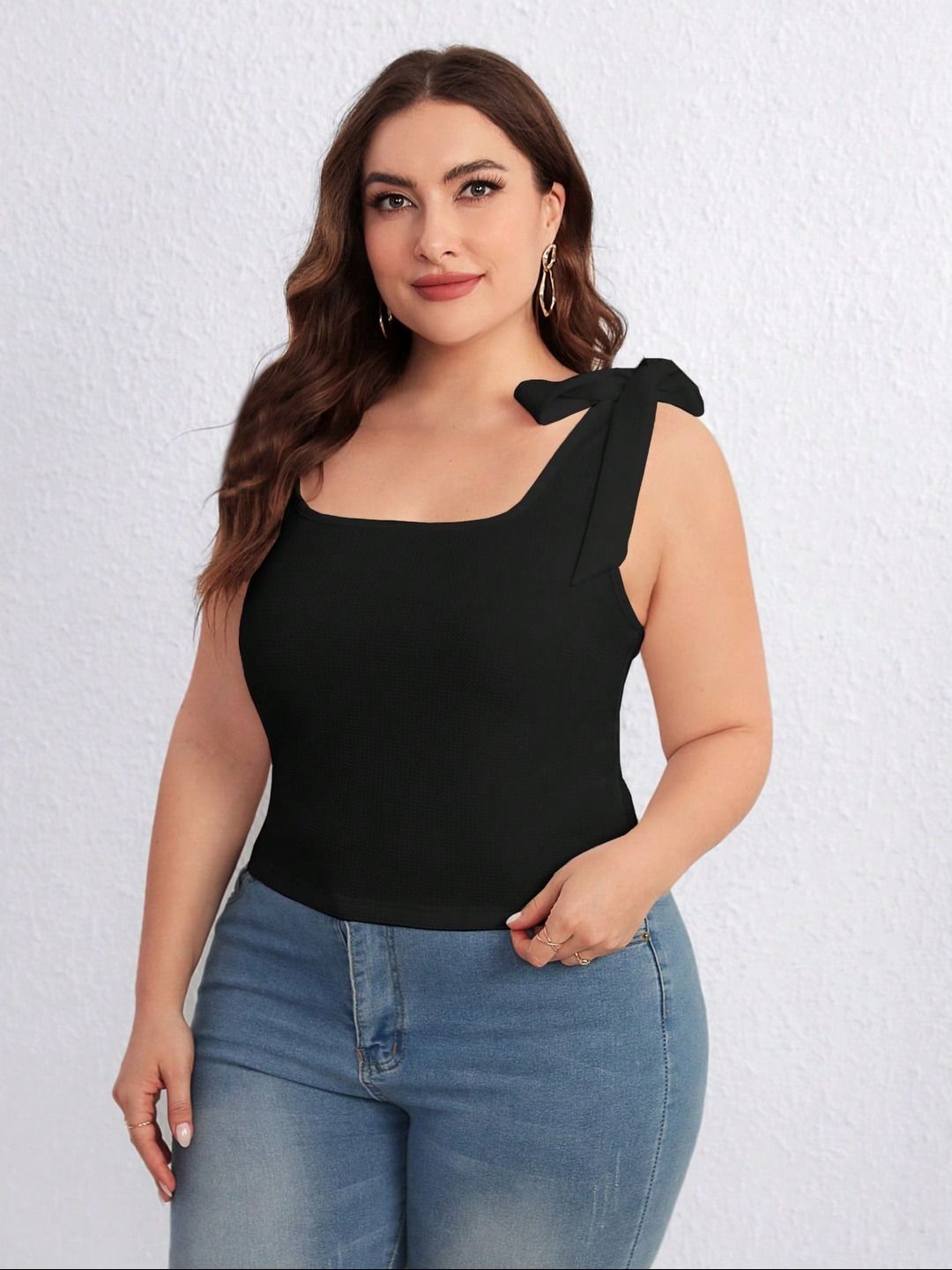 KOTTY Women Solid Scoop Neck Crop Top
