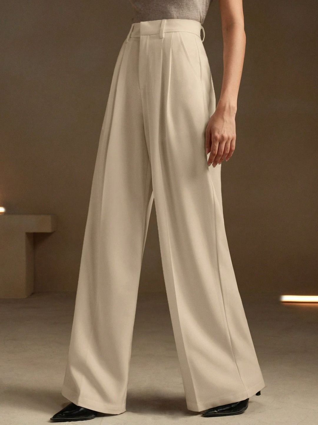 Kotty Women Relaxed Straight Leg High-Rise Pleated Parallel Trousers
