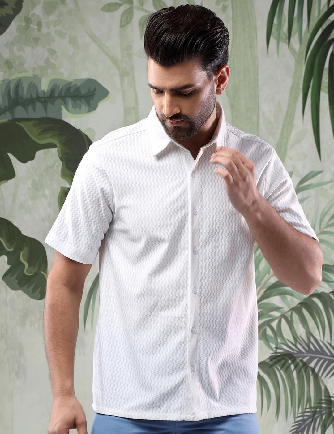 Kotty Men Spread Collar Textured Casual Shirt