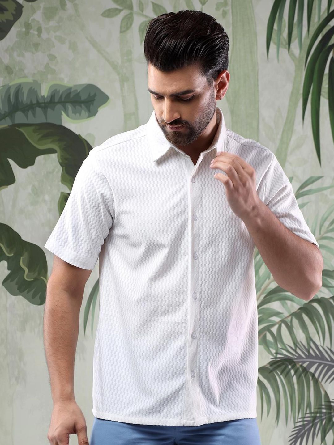 Kotty Men Spread Collar Textured Casual Shirt