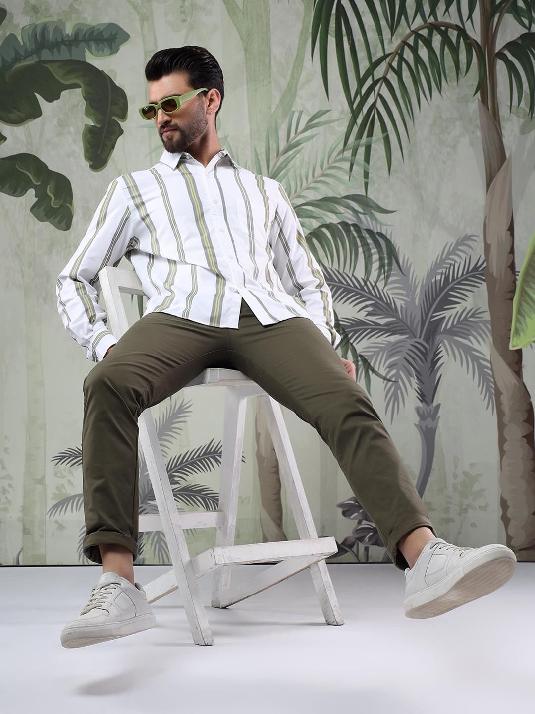 Kotty Men Spread Collar Vertical Striped Casual Shirt