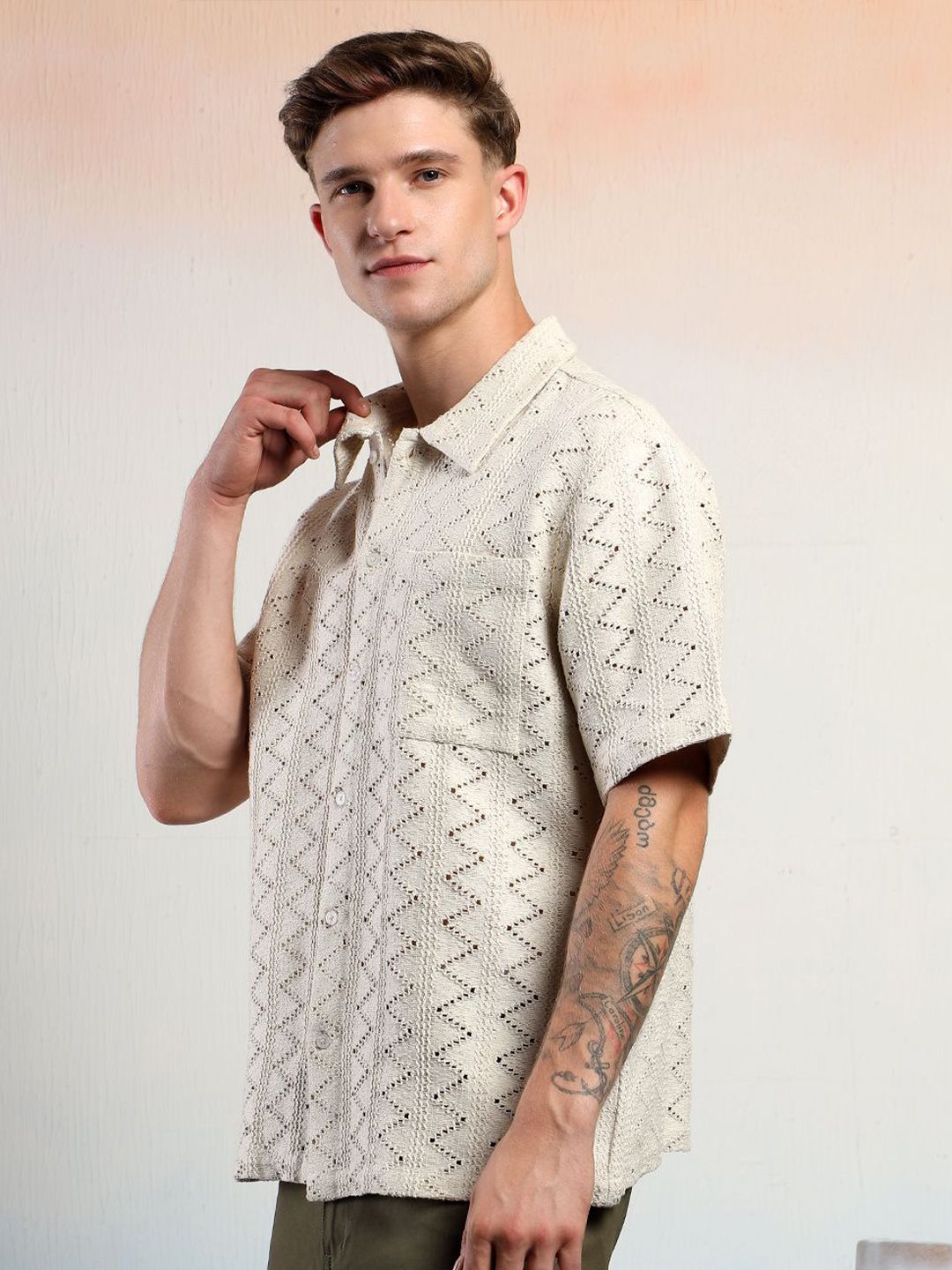 Kotty Chevron Cotton Spread Collar Short Sleeves Shirt