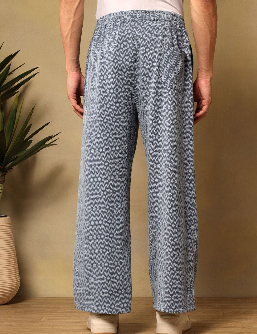 Kotty Men Geometric Printed Relaxed Fit Mid-Rise Trouser