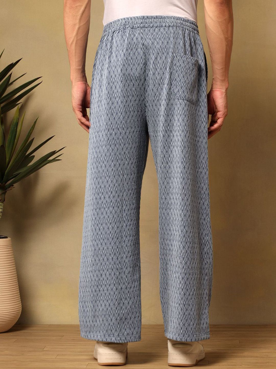 Kotty Men Geometric Printed Relaxed Fit Mid-Rise Trouser