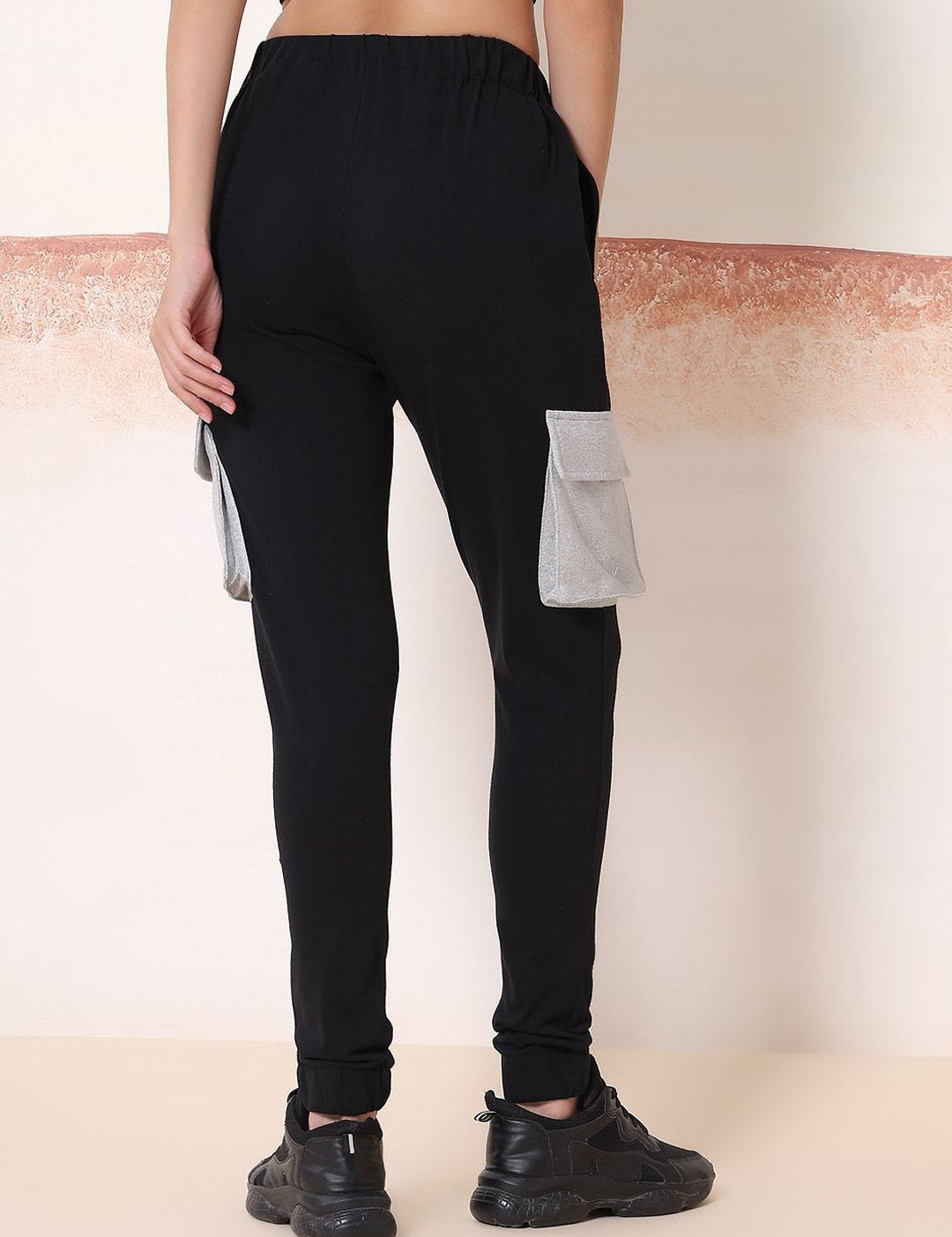 Kotty Women Cotton Relaxed -Fit Mid-Rise Joggers 