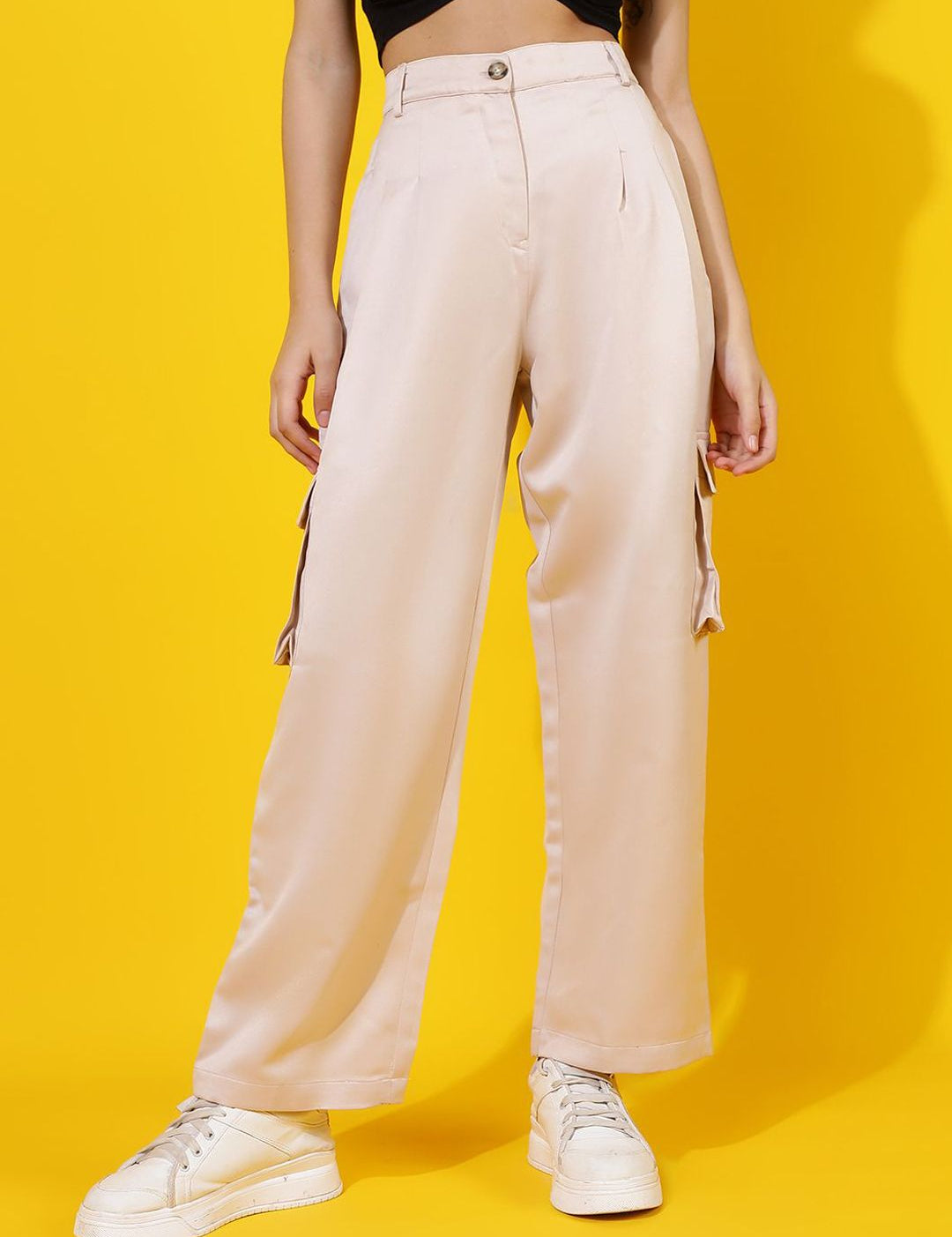 Kotty Women Relaxed Straight Leg Straight Fit High-Rise Easy Wash Pleated Cargos Trousers