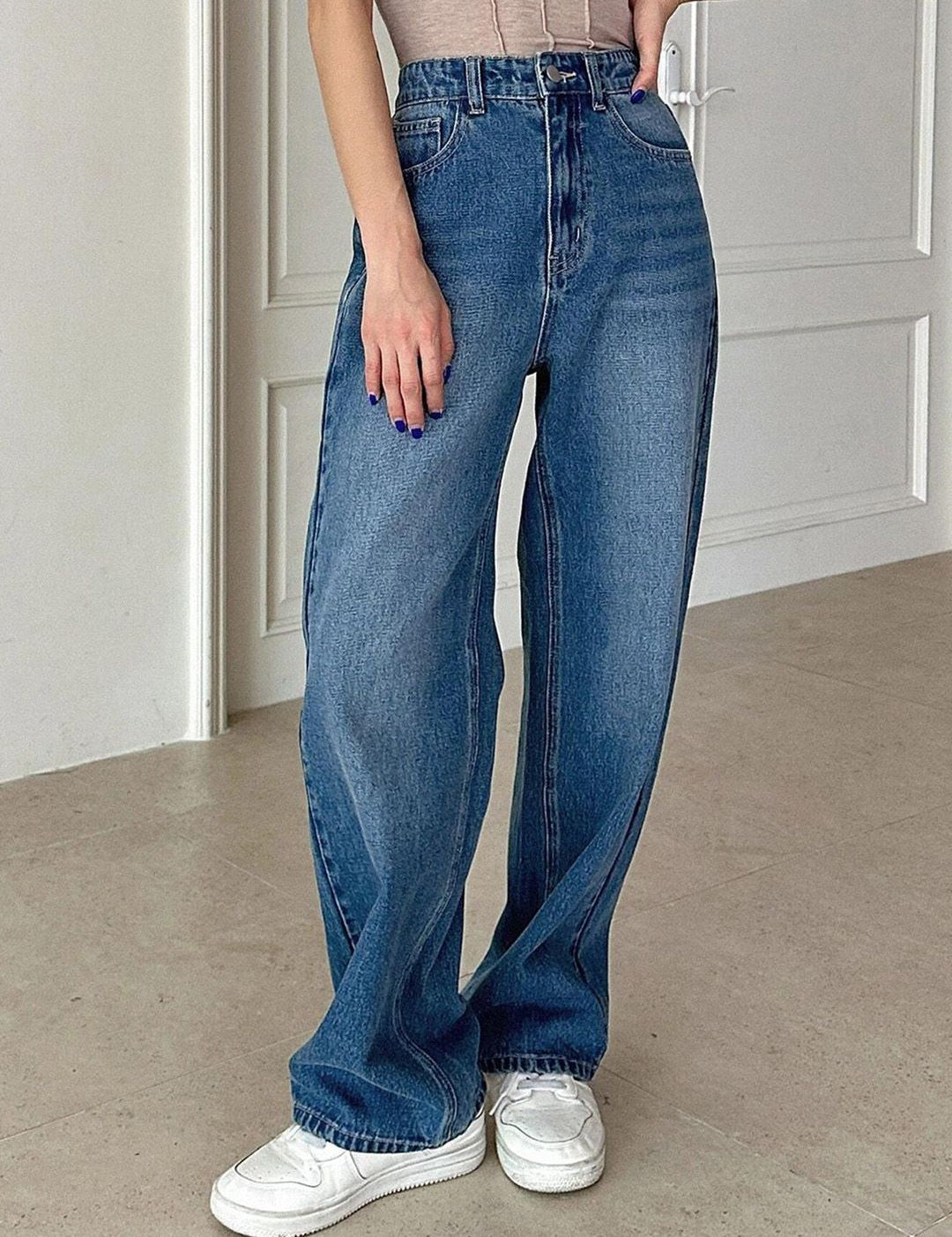 Kotty Women Straight Fit High-Rise Stretchable Jeans