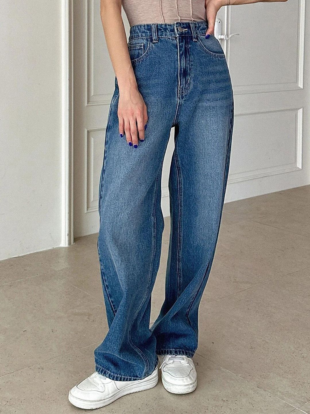 Kotty Women Straight Fit High-Rise Stretchable Jeans