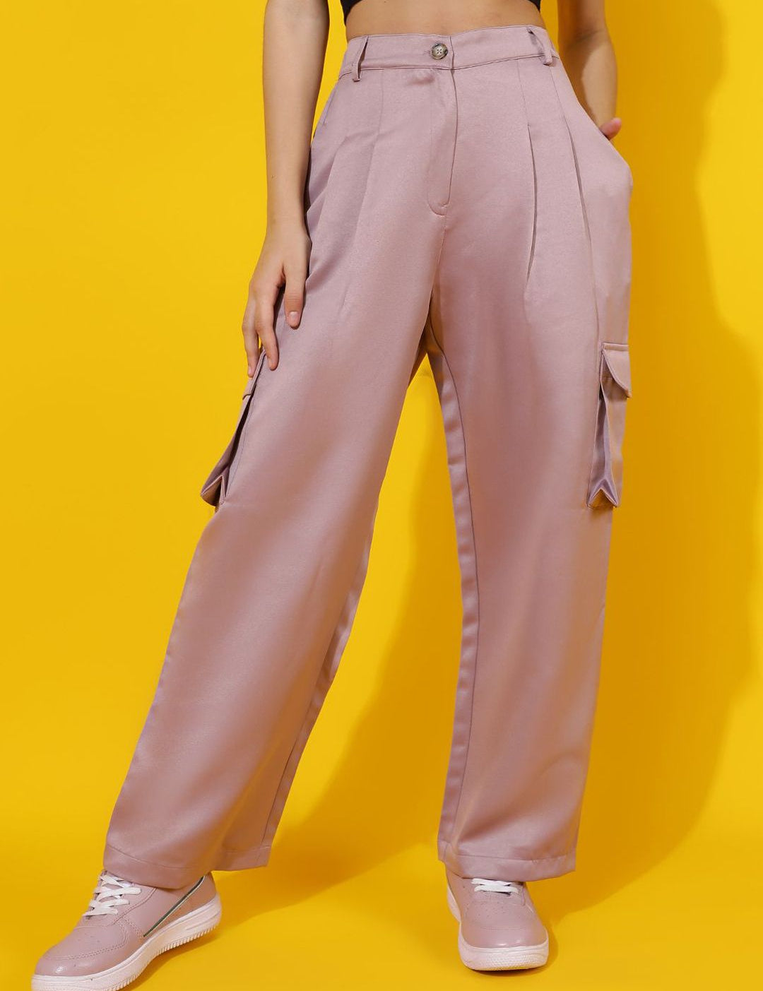 Kotty Women Relaxed Straight Leg Straight Fit High-Rise Easy Wash Pleated Cargos Trousers