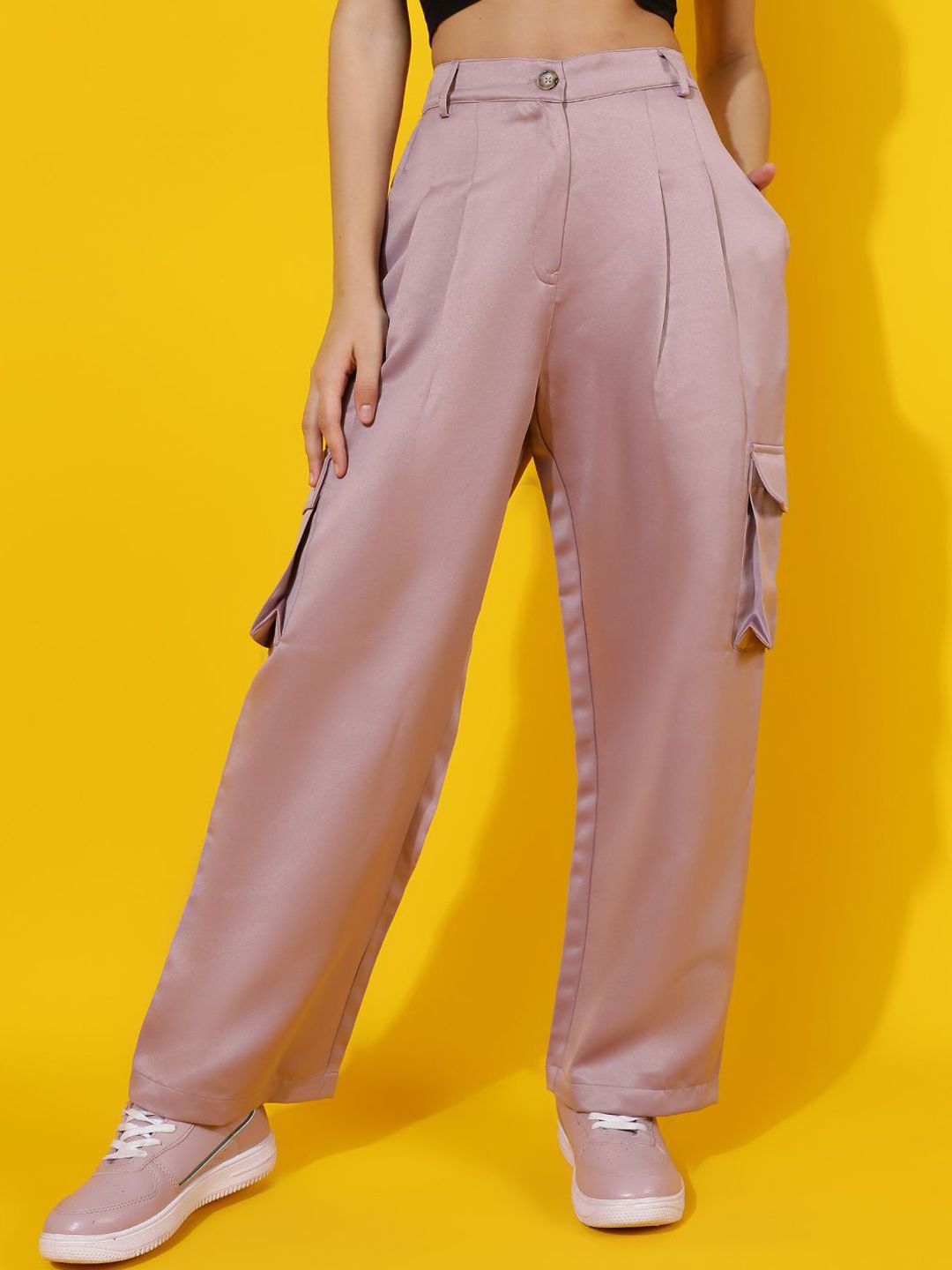 Kotty Women Relaxed Straight Leg Straight Fit High-Rise Easy Wash Pleated Cargos Trousers