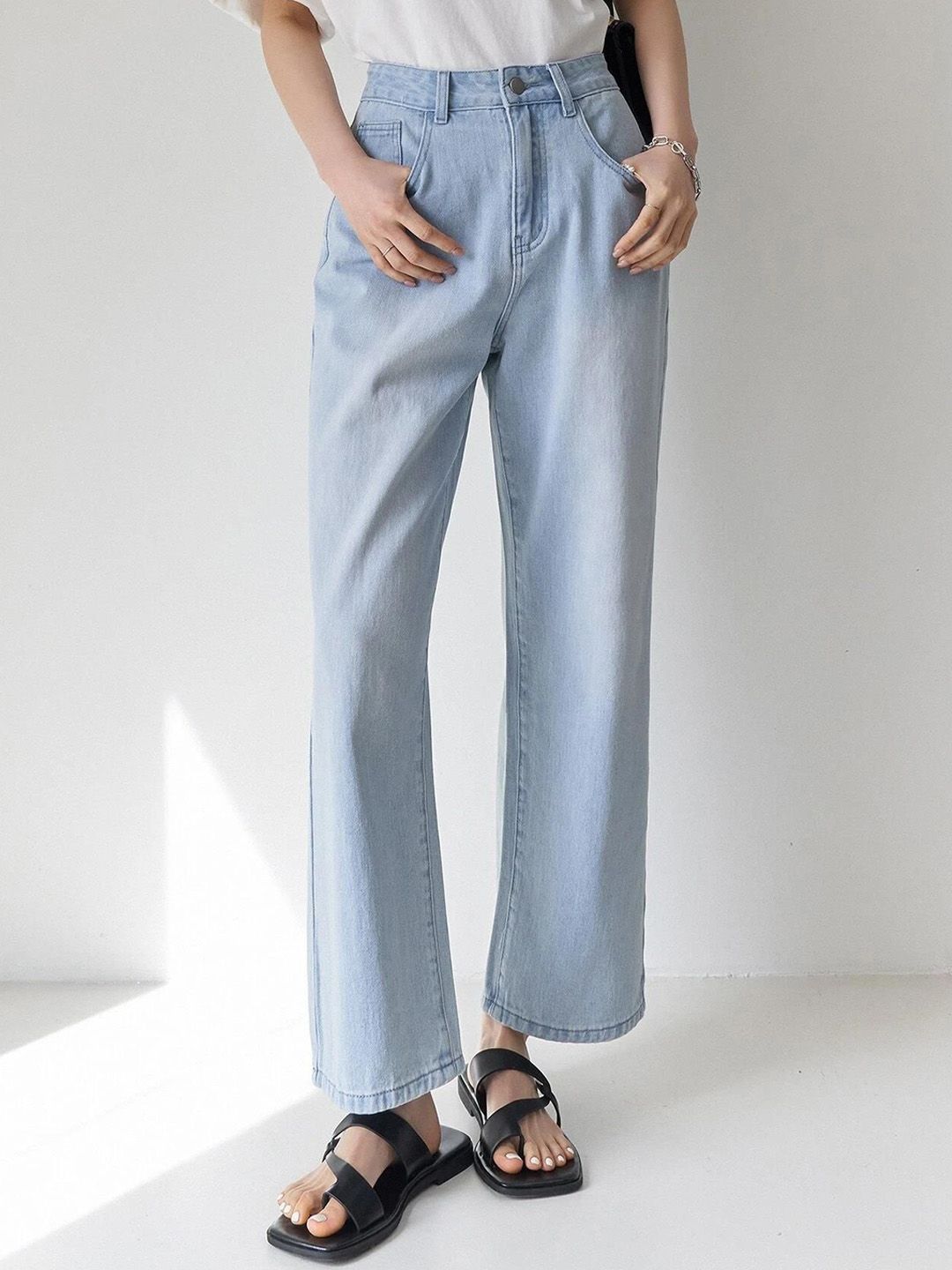 Kotty Women Straight Fit High-Rise Stretchable Jeans