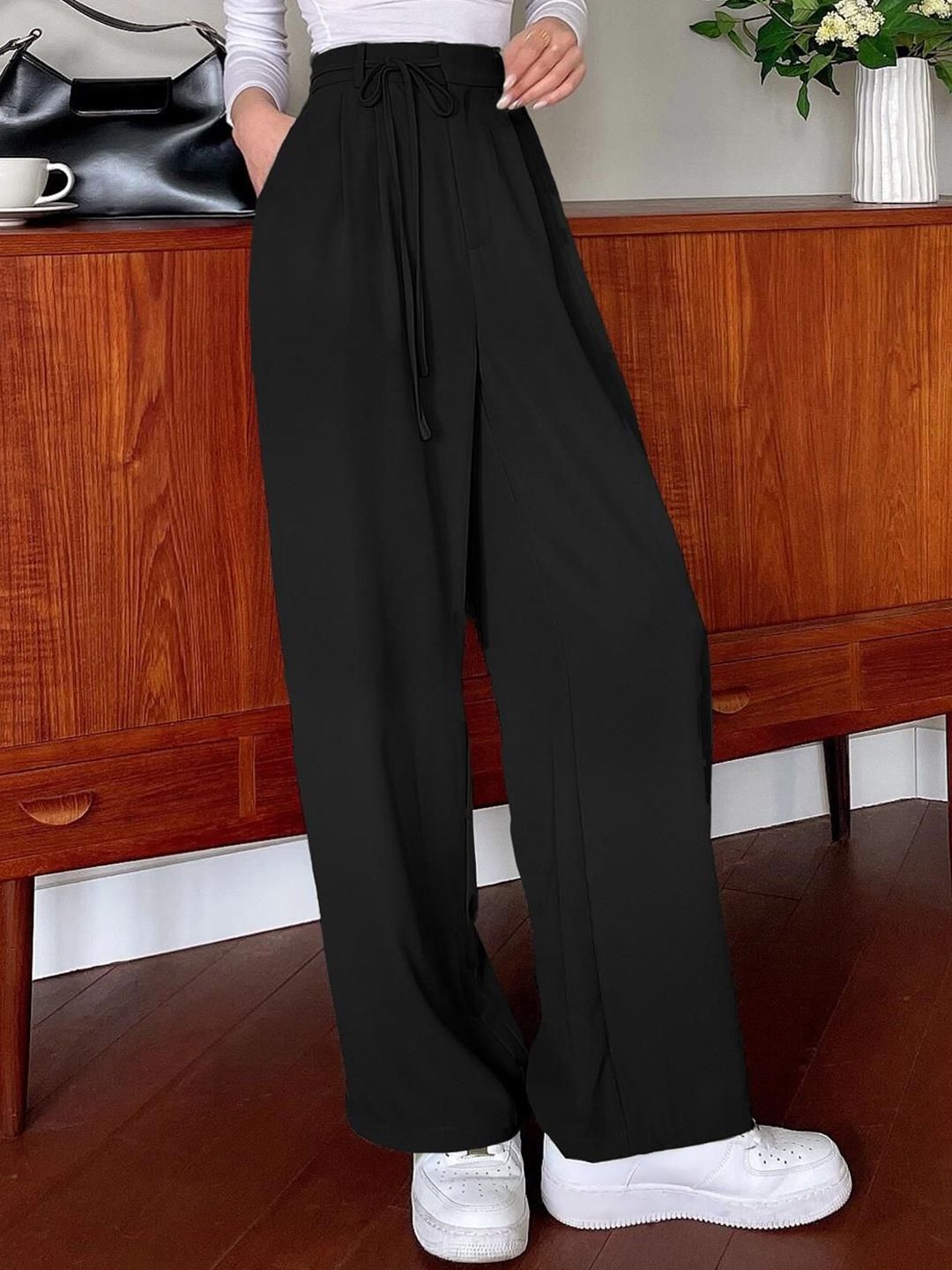 Kotty Women Cotton Relaxed Straight Leg Straight Fit High-Rise Easy Wash Pleated Trousers