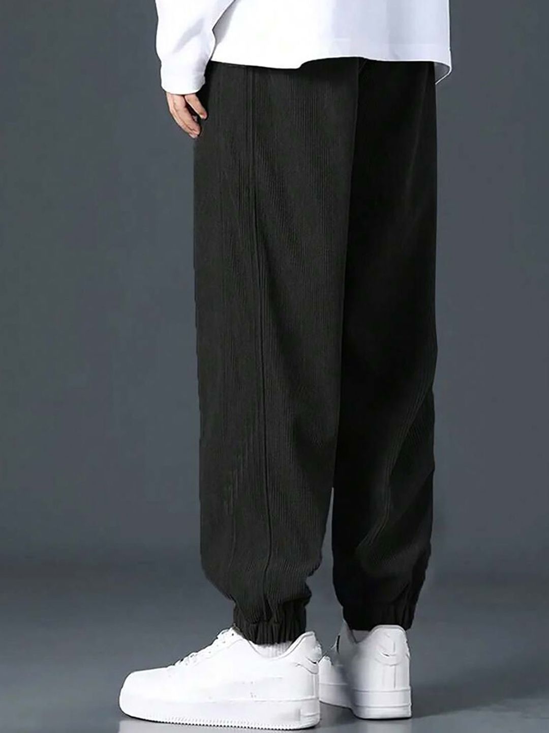 Kotty Men Relaxed High-Rise Corduroy Joggers Trousers