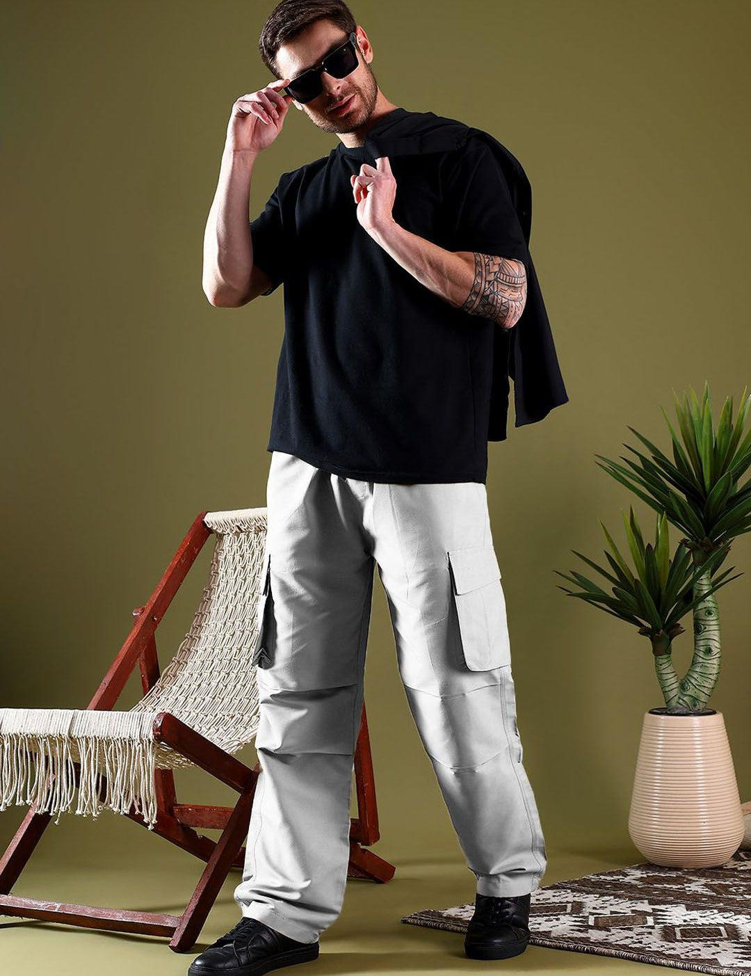 Kotty Men Regular Low-Rise Easy Wash Pleated Cargos Regular Fit Trousers