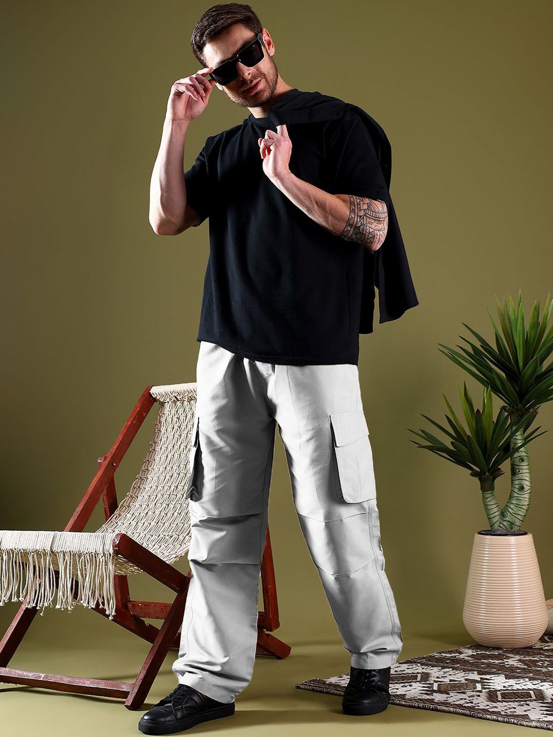 Kotty Men Regular Low-Rise Easy Wash Pleated Cargos Regular Fit Trousers