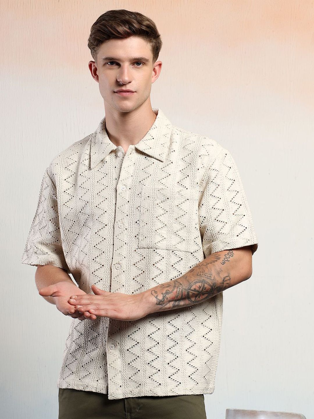 Kotty Chevron Cotton Spread Collar Short Sleeves Shirt