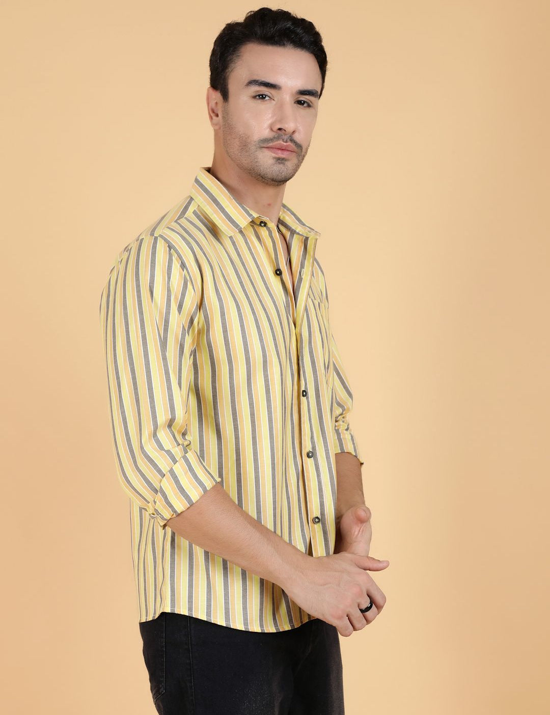 Kotty Men Relaxed Spread Collar Graphic Printed Casual Shirt