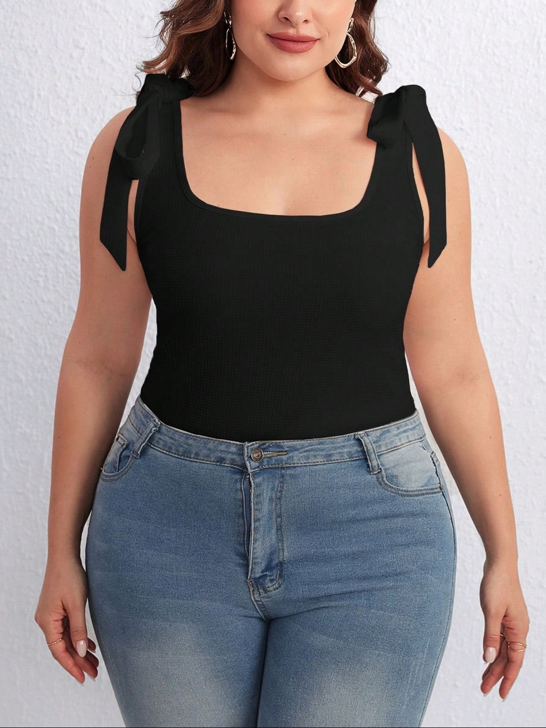 KOTTY Women Solid Scoop Neck Crop Top
