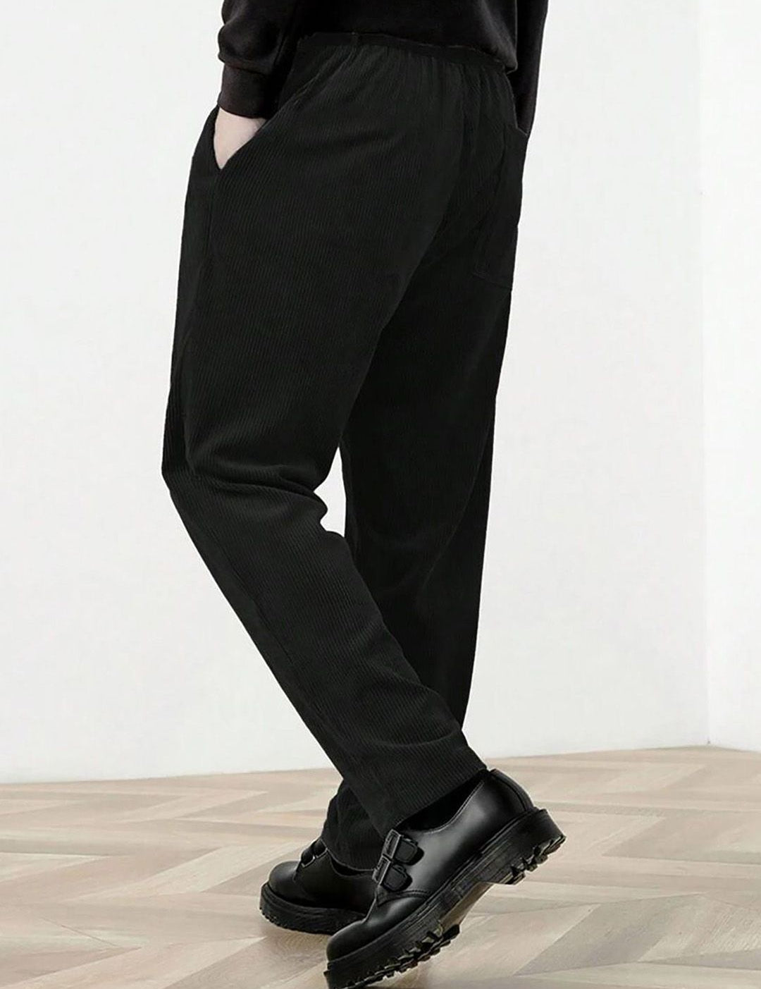 Kotty Men Solid Relaxed Straight Fit High-Rise Flat-Front Regular Trousers