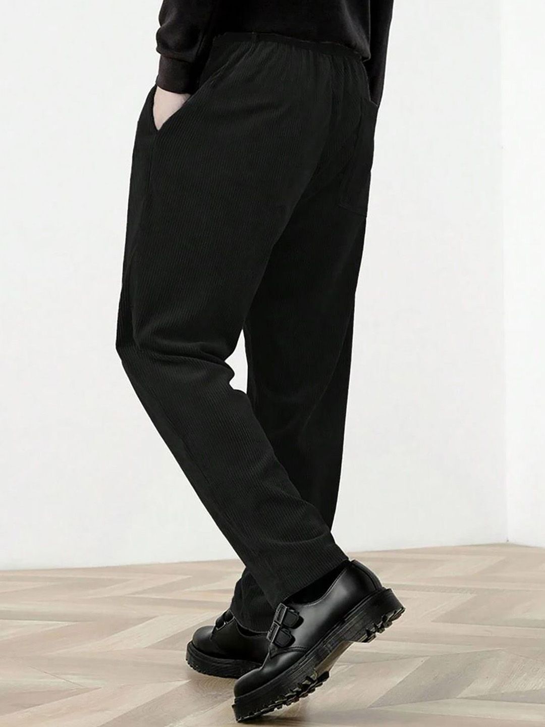Kotty Men Solid Relaxed Straight Fit High-Rise Flat-Front Regular Trousers
