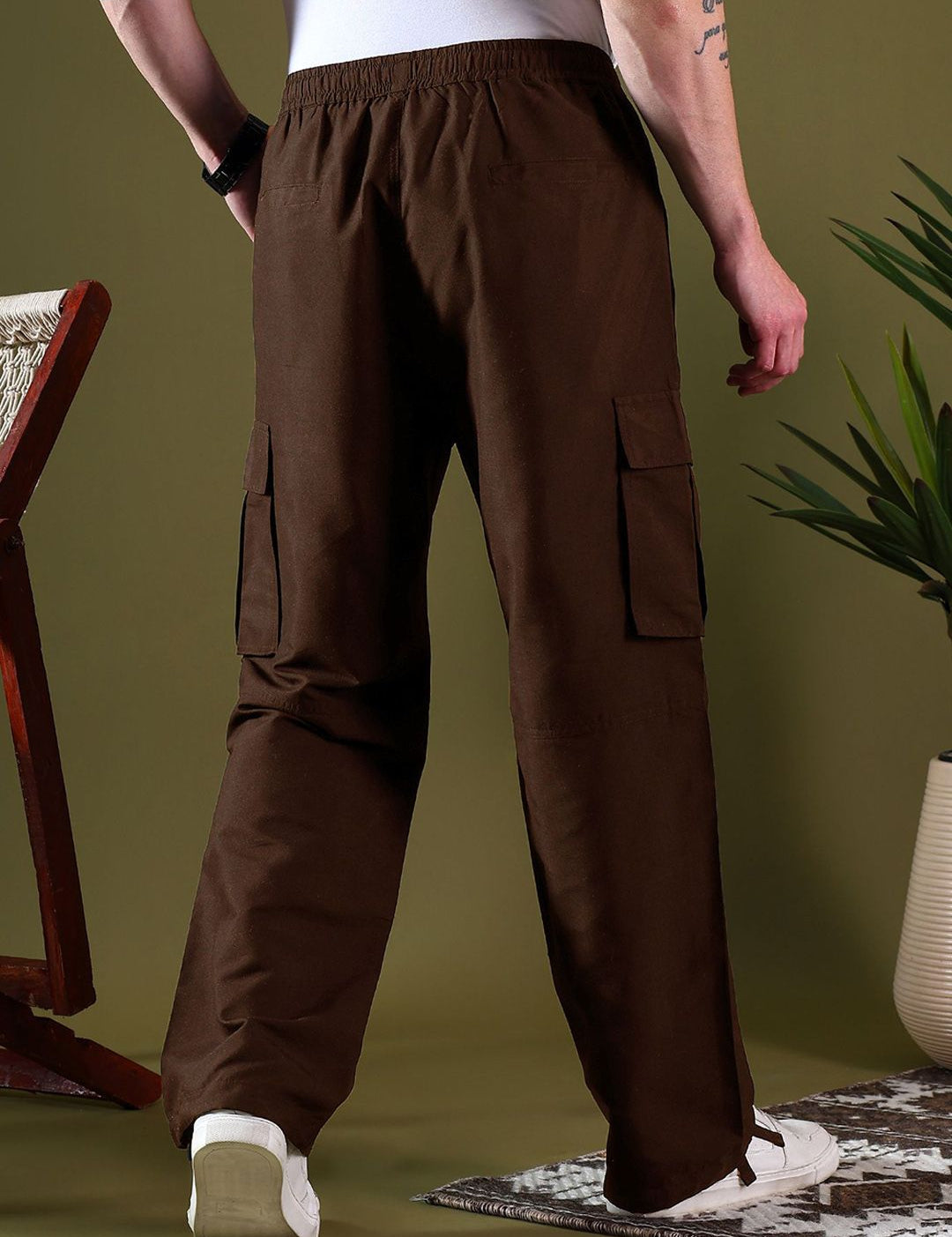 Kotty Men Relaxed Low-Rise Easy Wash Pleated Cargos Trousers