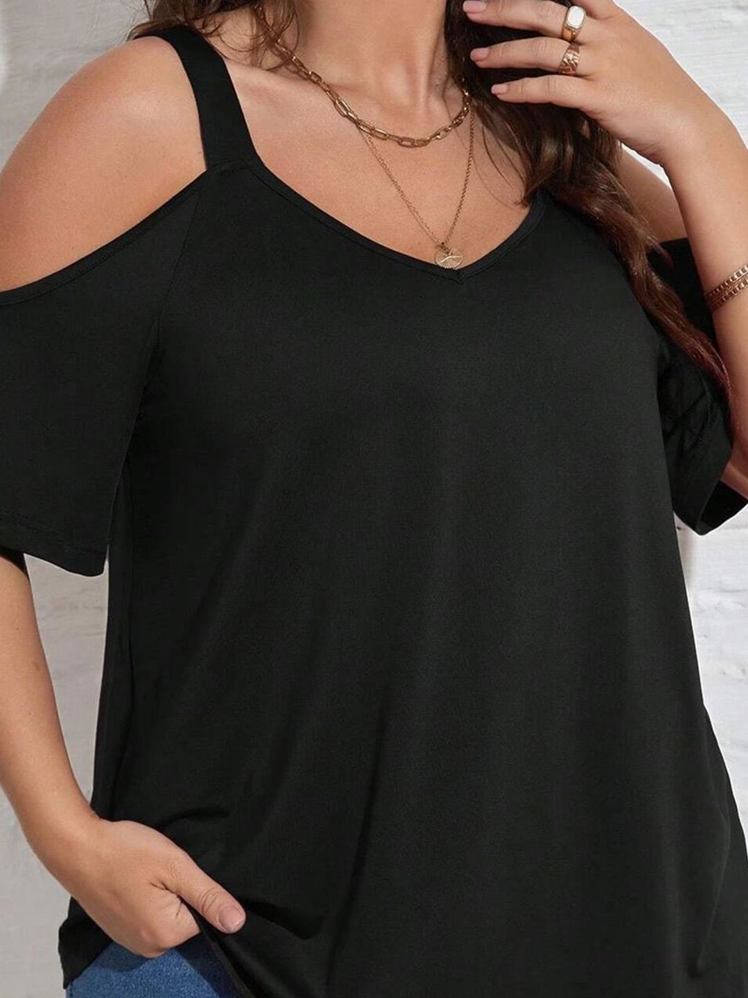 KOTTY Sweetheart Neck Cold-Shoulder Crepe Top