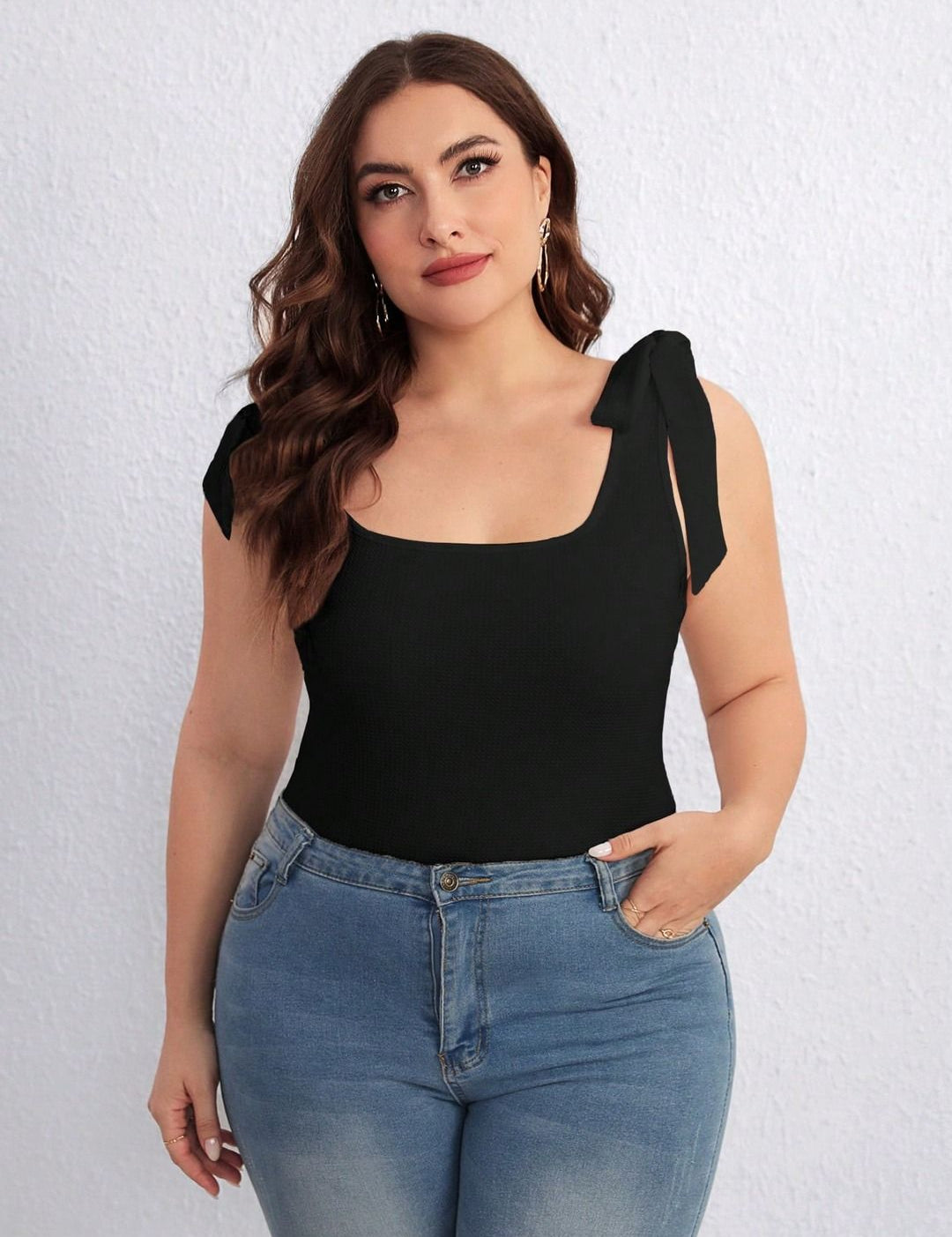 KOTTY Women Solid Scoop Neck Crop Top
