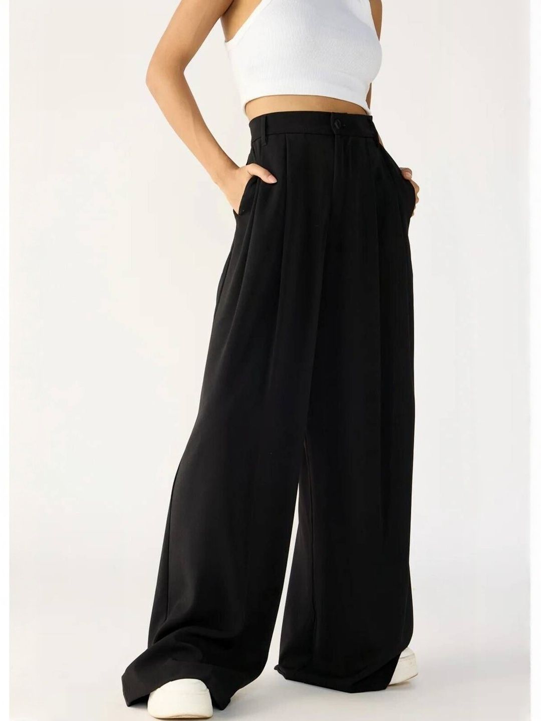 Kotty Women Relaxed Straight Leg High-Rise Trousers