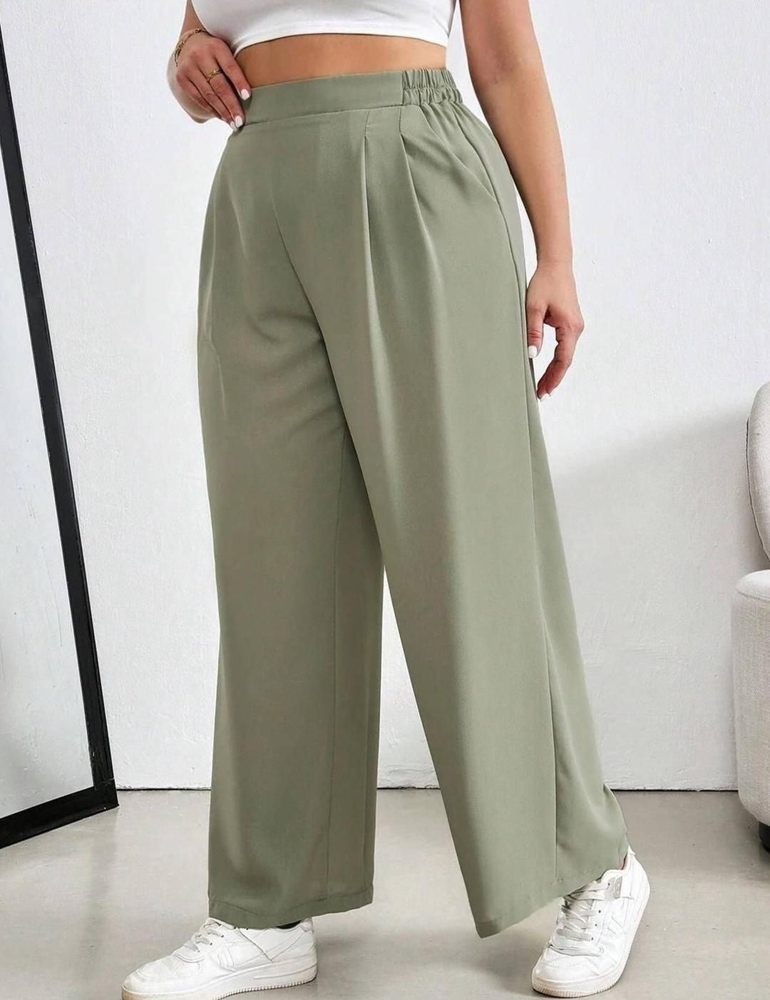 CURVE BY KOTTY Women Relaxed Straight Leg High-Rise Trousers