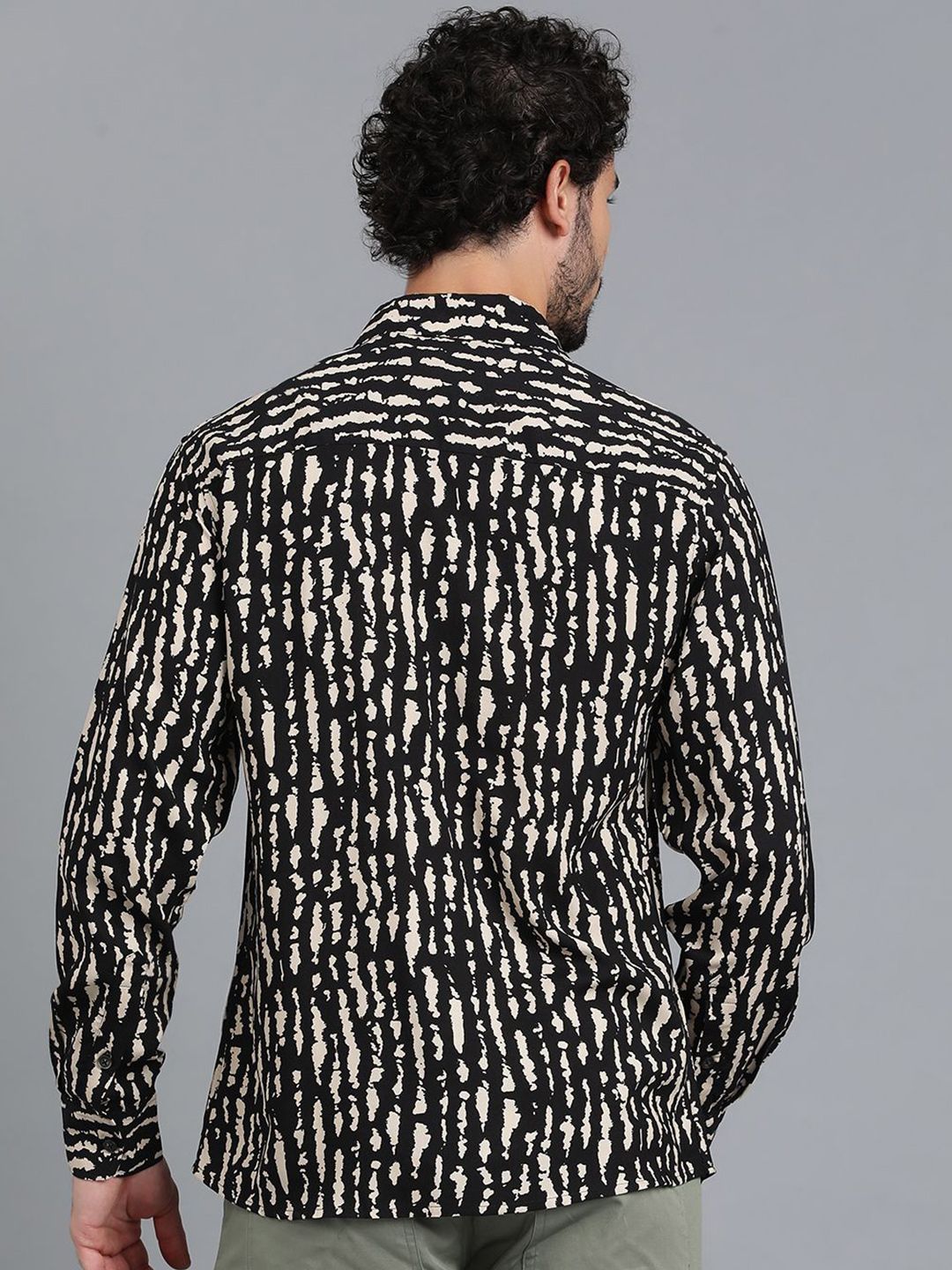 Kotty Men Spread Collar Abstract Printed Cotton Casual Shirt