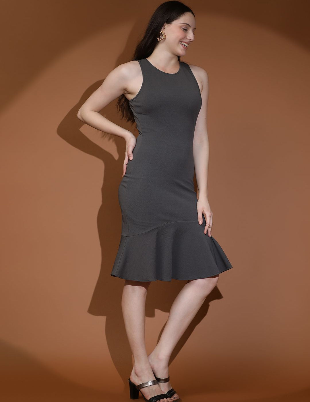 Kotty Women Solid Sleeveless Sheath Dress