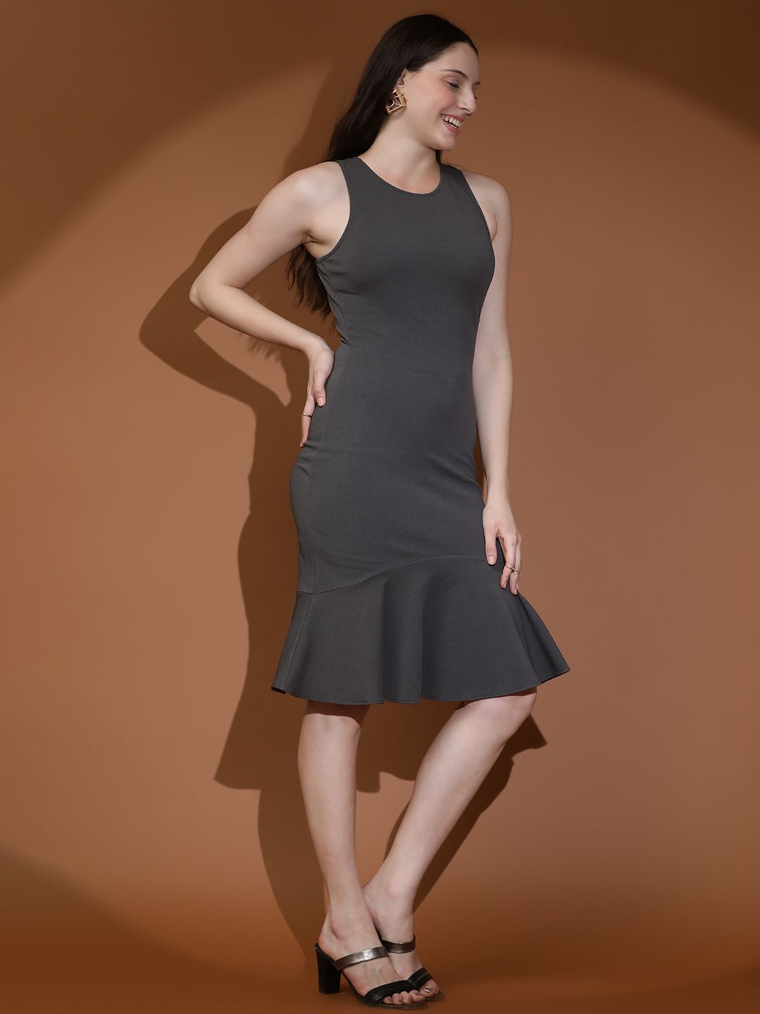 Kotty Women Solid Sleeveless Sheath Dress