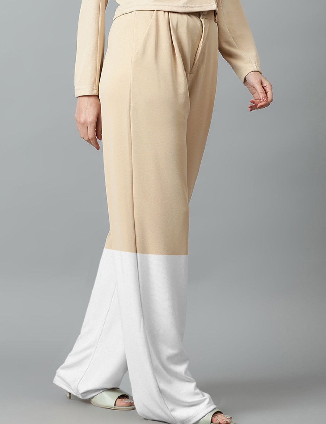 Kotty Women Colourblocked Relaxed Fit High-Rise Easy Wash Pleated Trousers