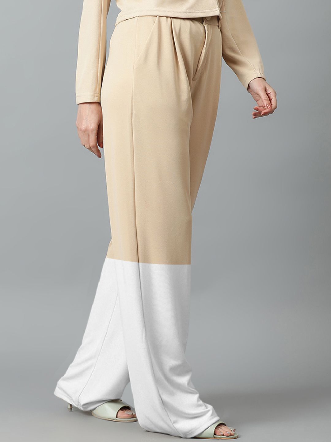 Kotty Women Colourblocked Relaxed Fit High-Rise Easy Wash Pleated Trousers