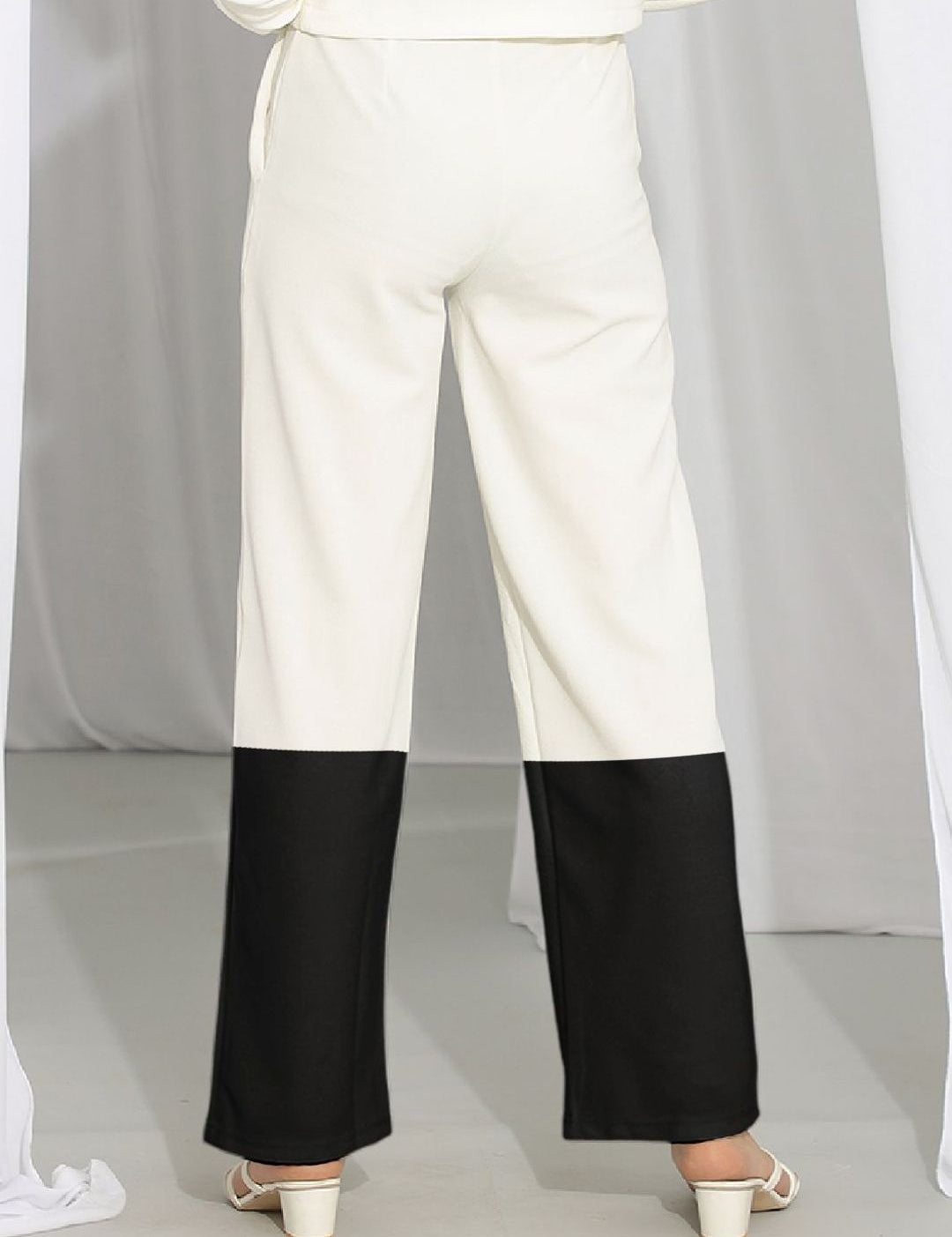 Kotty Women Colourblocked High-Rise Straight Fit Easy Wash Regular Trousers