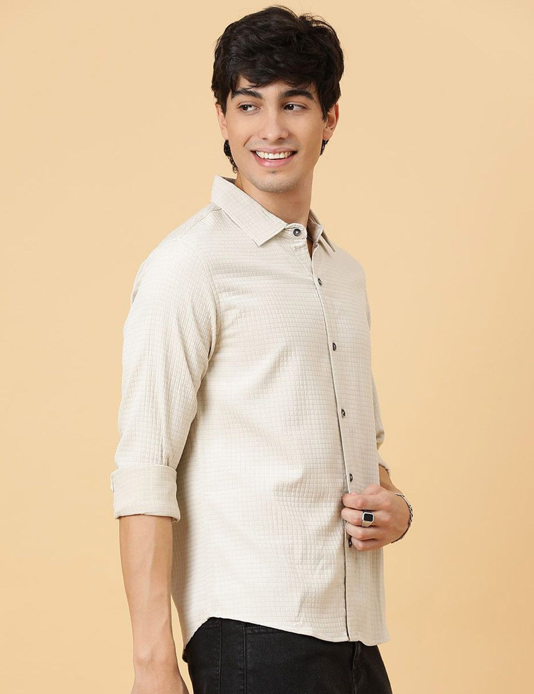 Kotty Men Relaxed Spread Collar Solid Casual Shirt