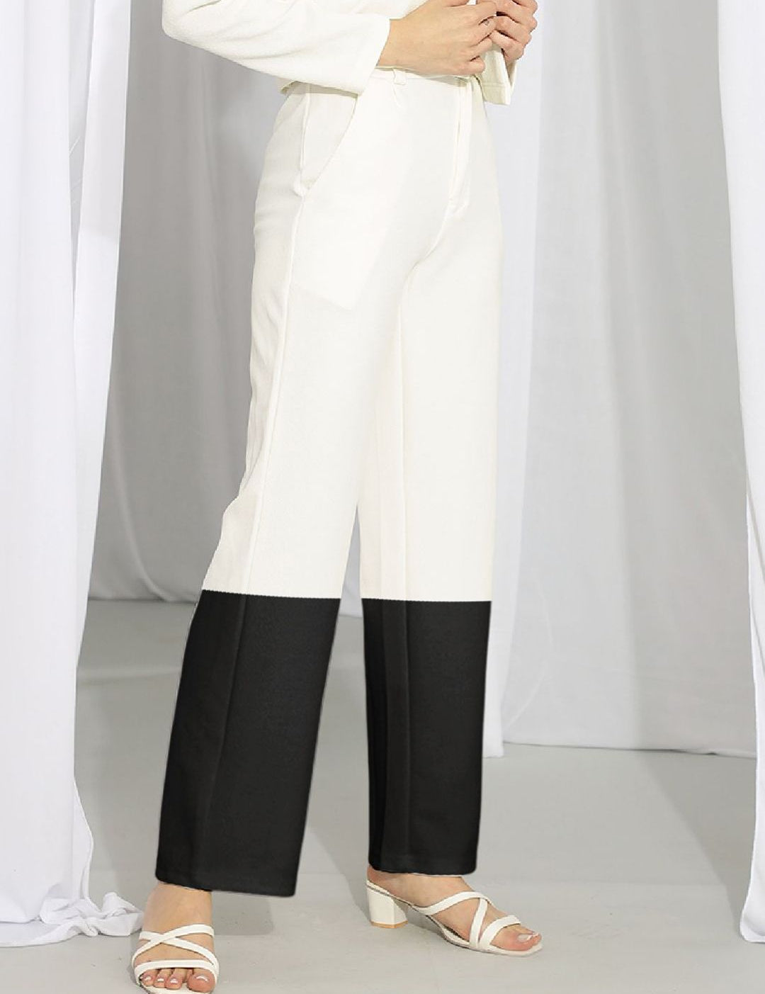 Kotty Women Colourblocked High-Rise Straight Fit Easy Wash Regular Trousers