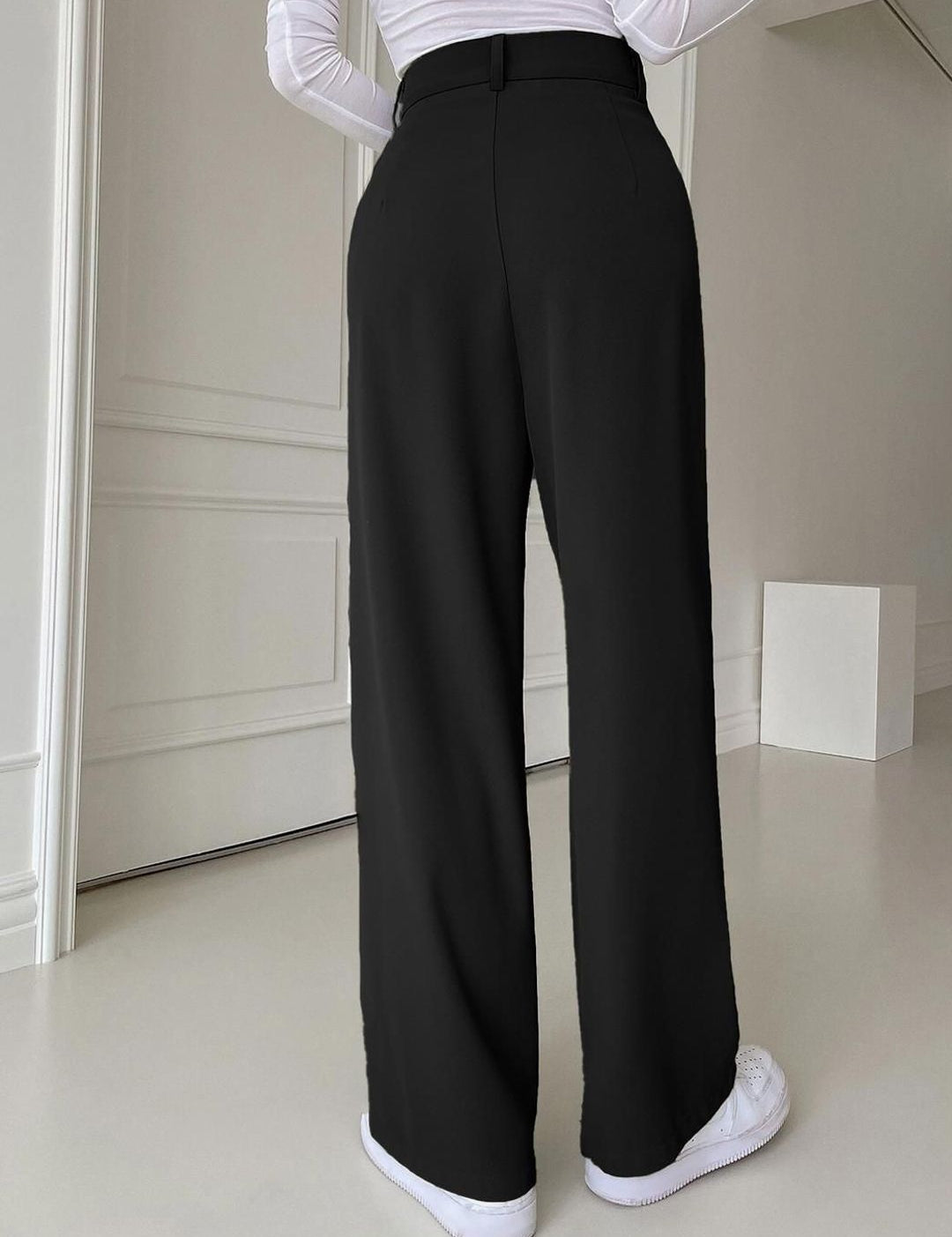 Kotty Women Cotton Relaxed Straight Leg Straight Fit High-Rise Easy Wash Pleated Trousers