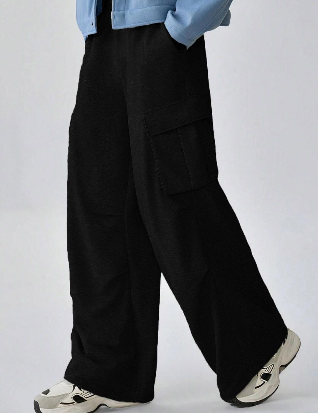 Kotty Men Relaxed Fit Mid-Rise Cotton Cargo Trousers