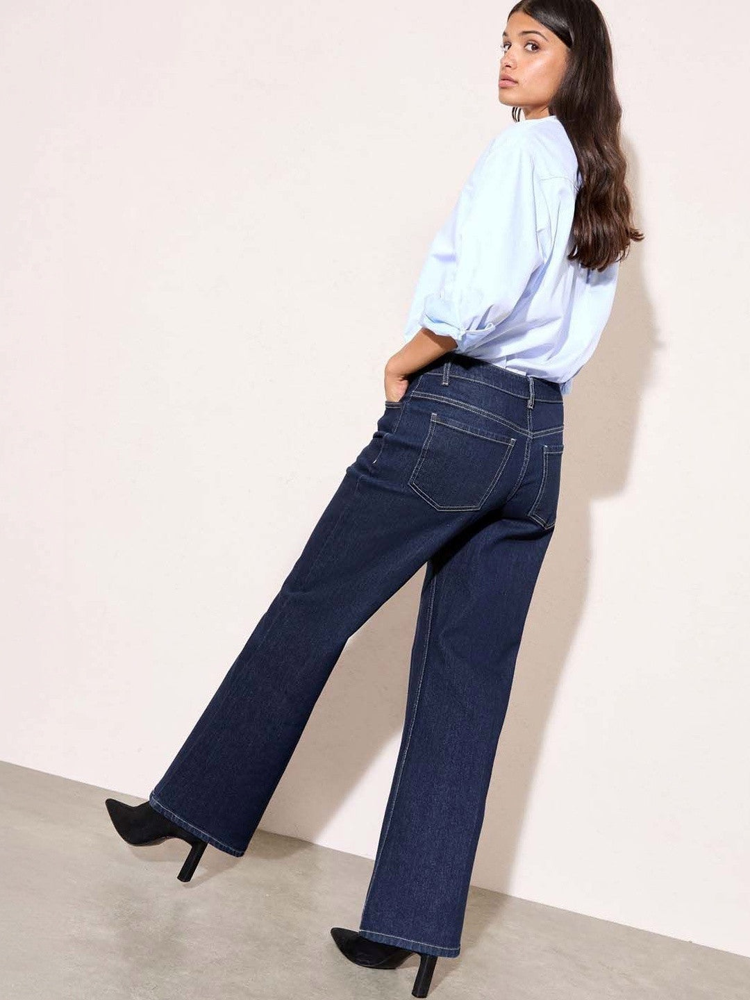 Kotty Women Blue Jean Straight Fit High-Rise Clean Look Stretchable Jeans