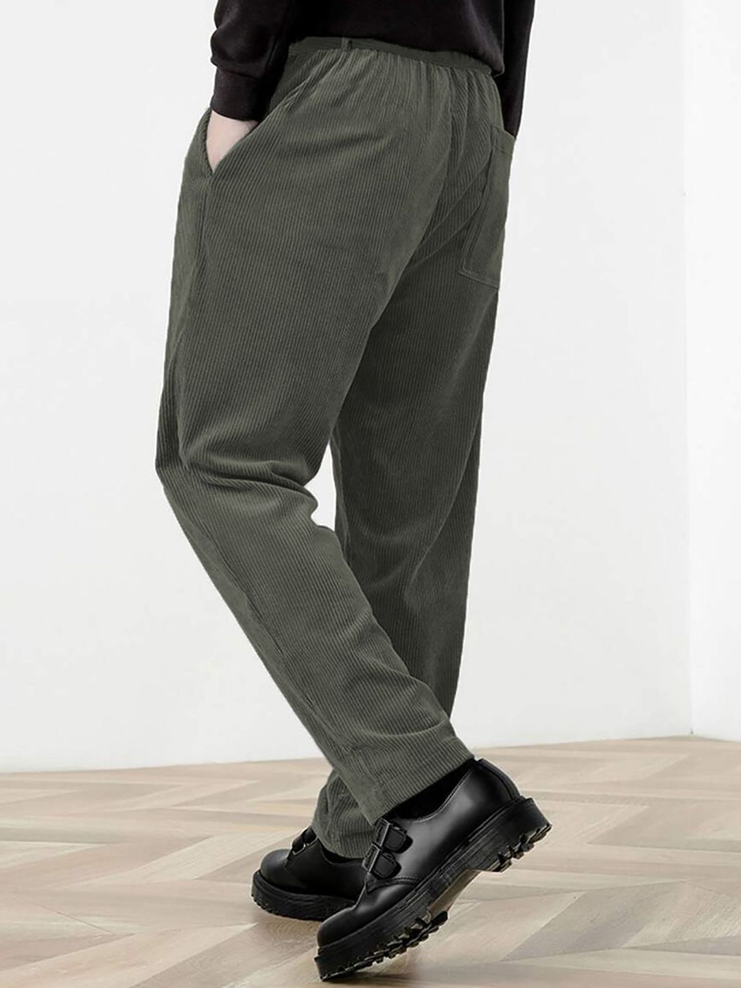 Kotty Men Relaxed Straight Fit High-Rise Corduroy Trousers