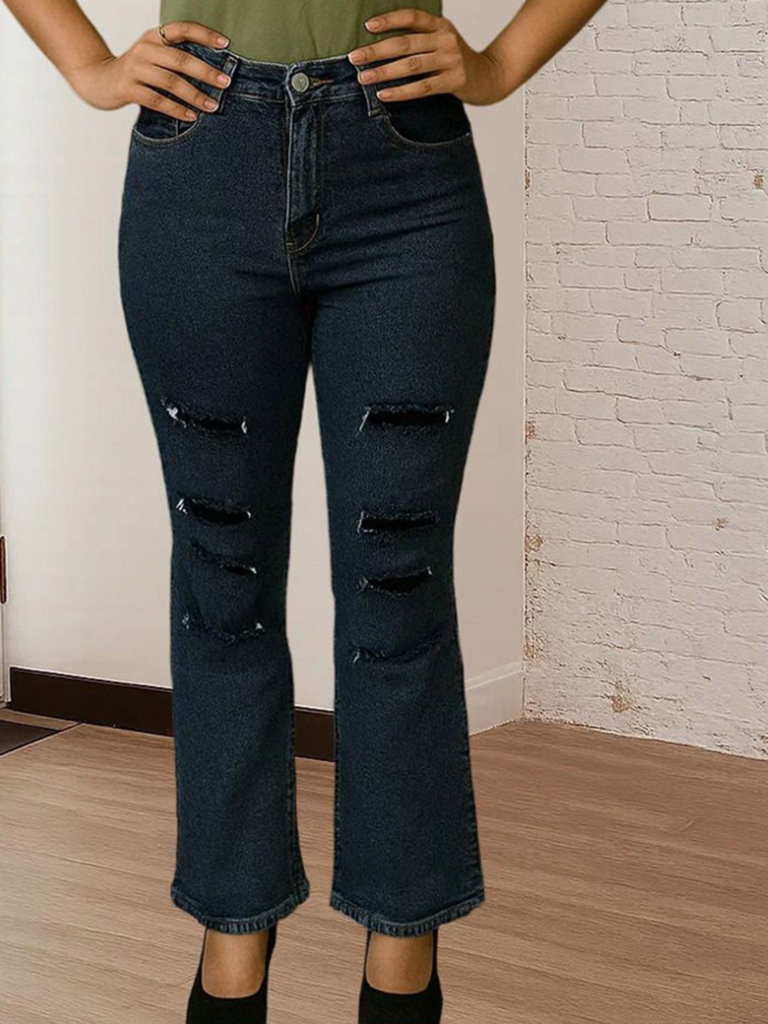 Kotty Women Relaxed Fit High-Rise Mildly Distressed Stretchable Jeans