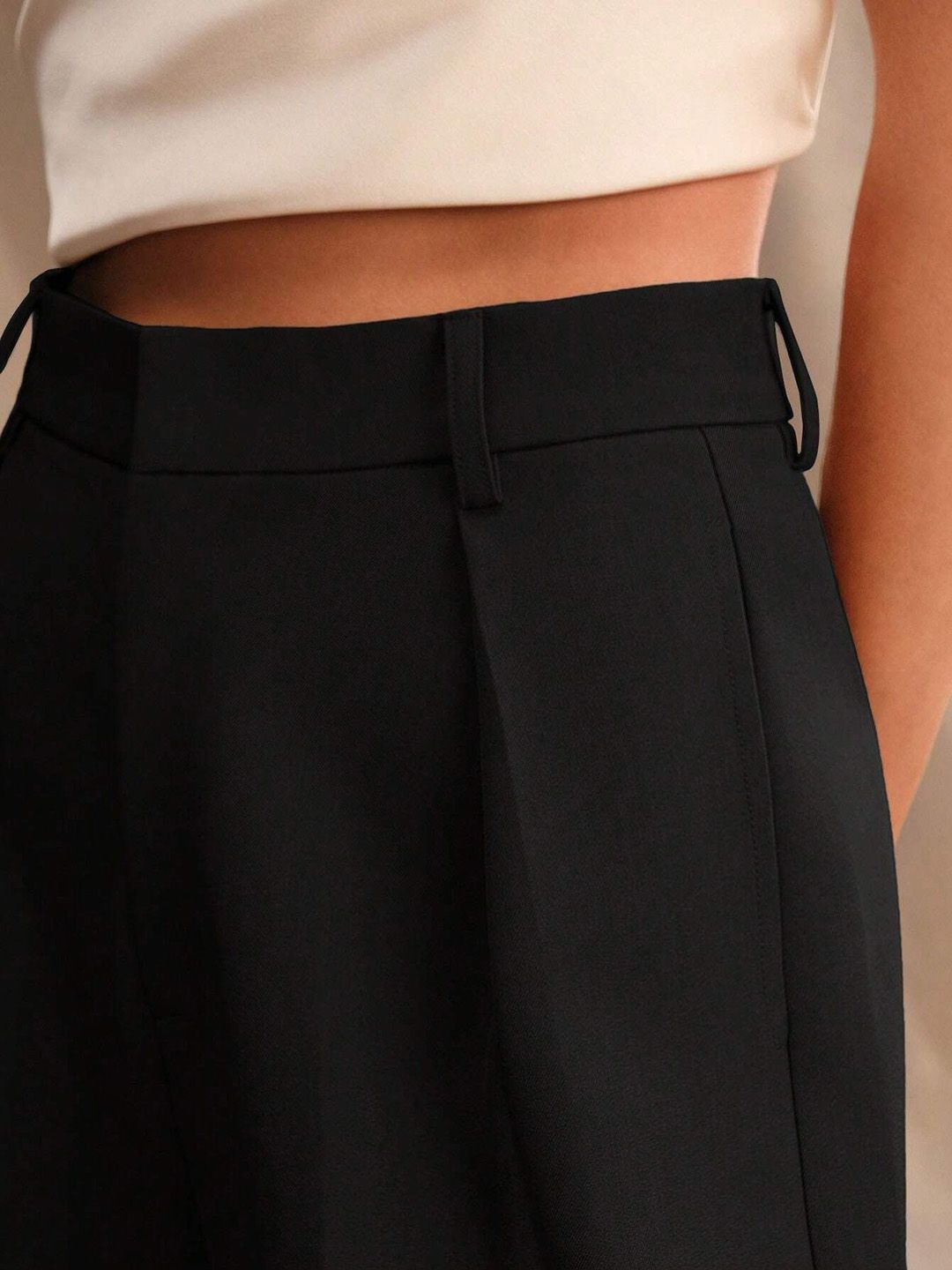 Kotty Women Relaxed Straight Fit High-Rise Pleated Wide Leg Trousers