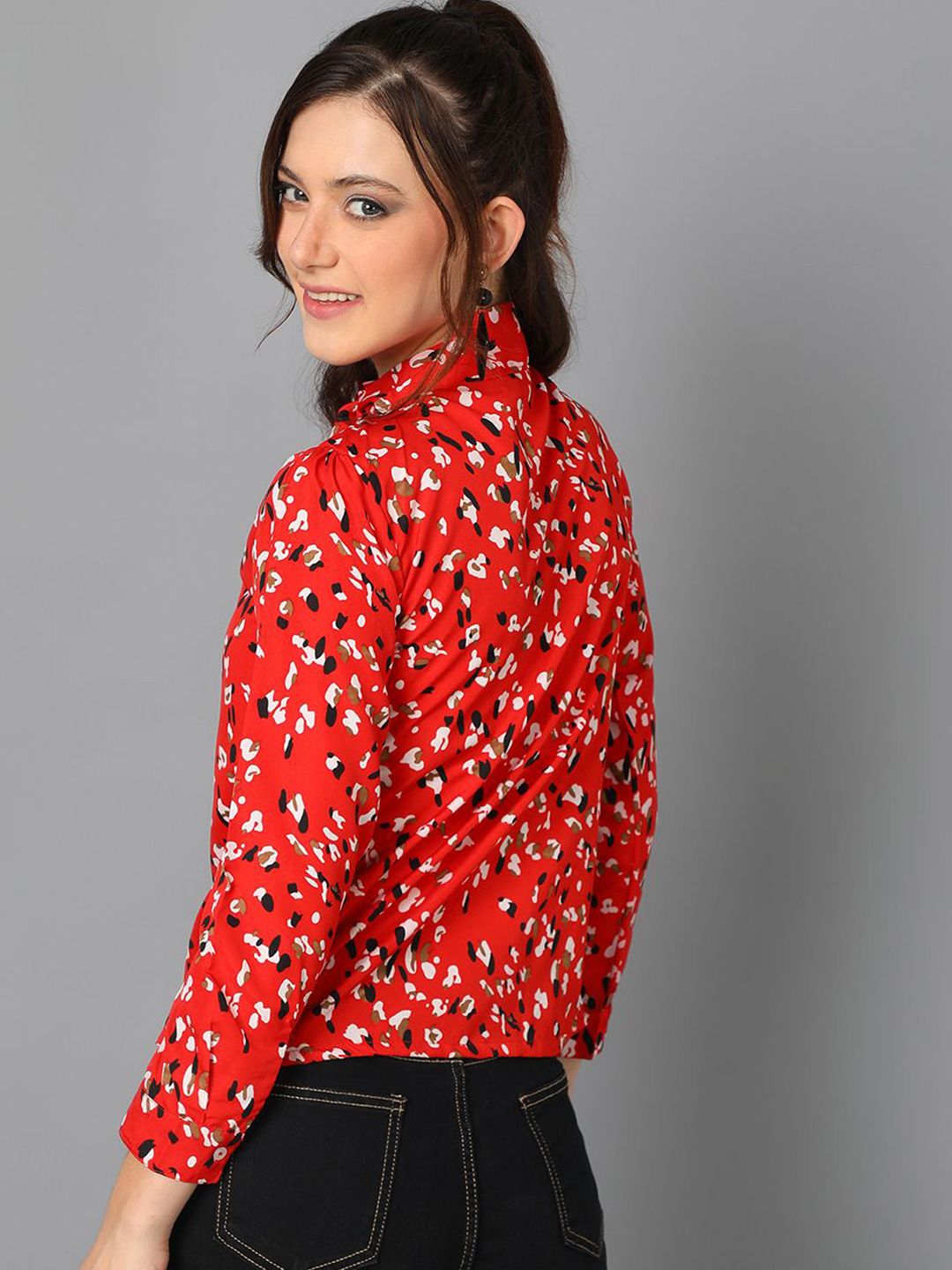 Kotty Women Conversational Printed Tie-Up Neck Top