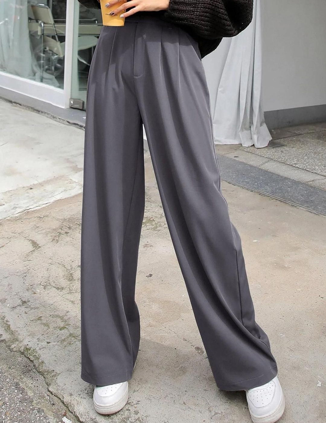 Kotty Women Relaxed Straight Leg Straight Fit High-Rise Easy Wash Pleated Trousers
