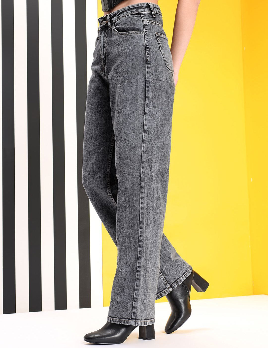 Kotty Women Jean Straight Fit Mid-Rise Jeans