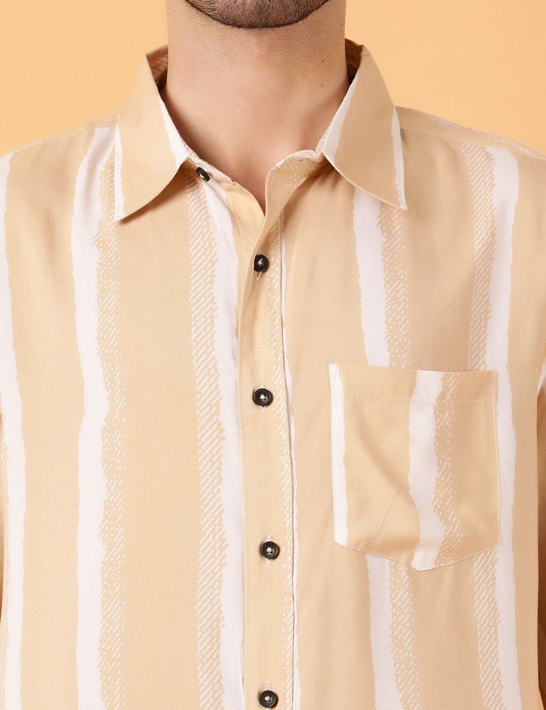 Kotty Men Relaxed Spread Collar Graphic Printed Casual Shirt