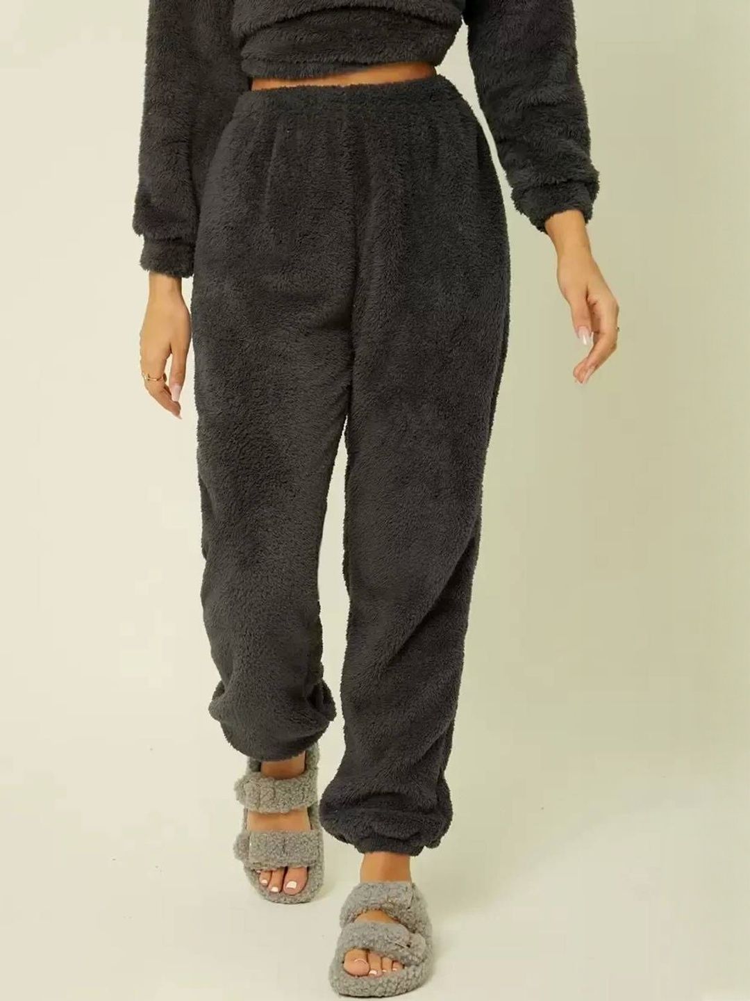 Kotty Women Faux Fur High-Rise Joggers Fit Trousers